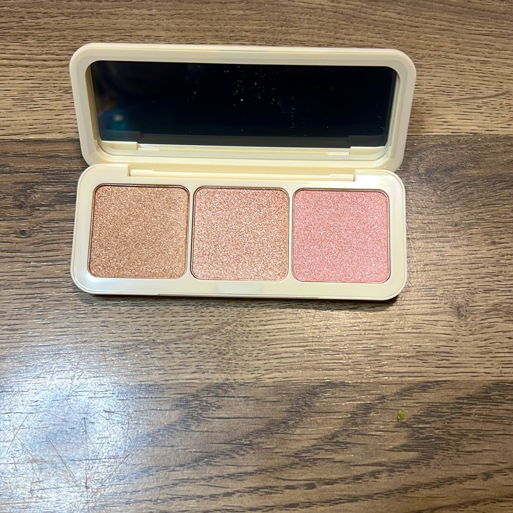 COVERFX Custom Enhancer Palette
Candlelight, Sunlight, Blossom